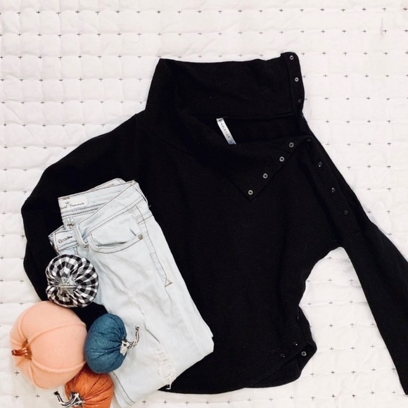 Fabletics Sweaters - 5 for $50 - Cute Fabletics Snap Sweater